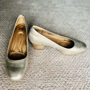 Söfft Lindon in Oro Gold; Size 7.5
